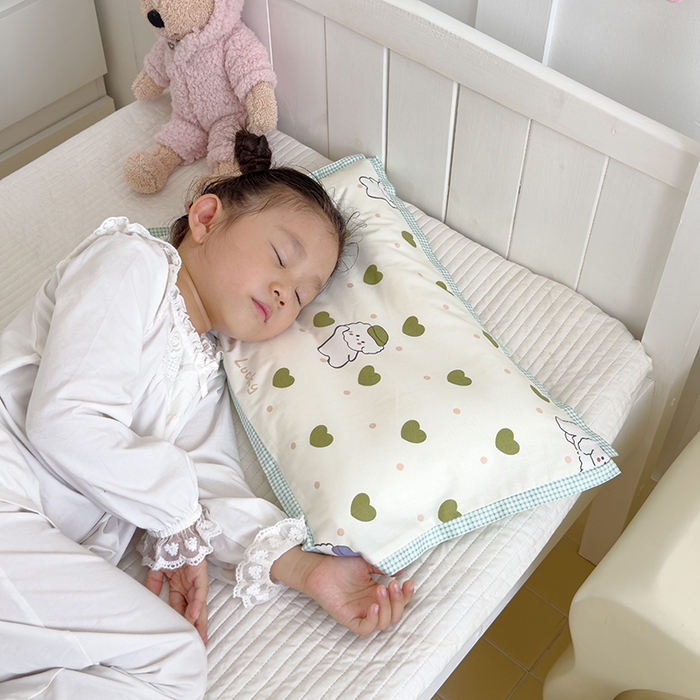 91家纺网 家纺一手货源 找家纺 2024新款A类133x72铂金全棉枕套枕头枕芯七彩童年系列 枕套+枕芯-棚拍图 嘟嘟狗