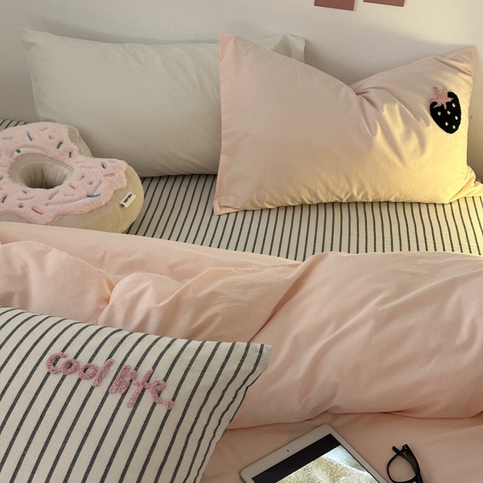 91家纺网 家纺一手货源 找家纺 洋铭区（原狠狠爱）2024新款水洗棉毛巾绣四件套 元气莓莓