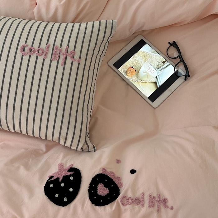 91家纺网 家纺一手货源 找家纺 洋铭区（原狠狠爱）2024新款水洗棉毛巾绣四件套 元气莓莓