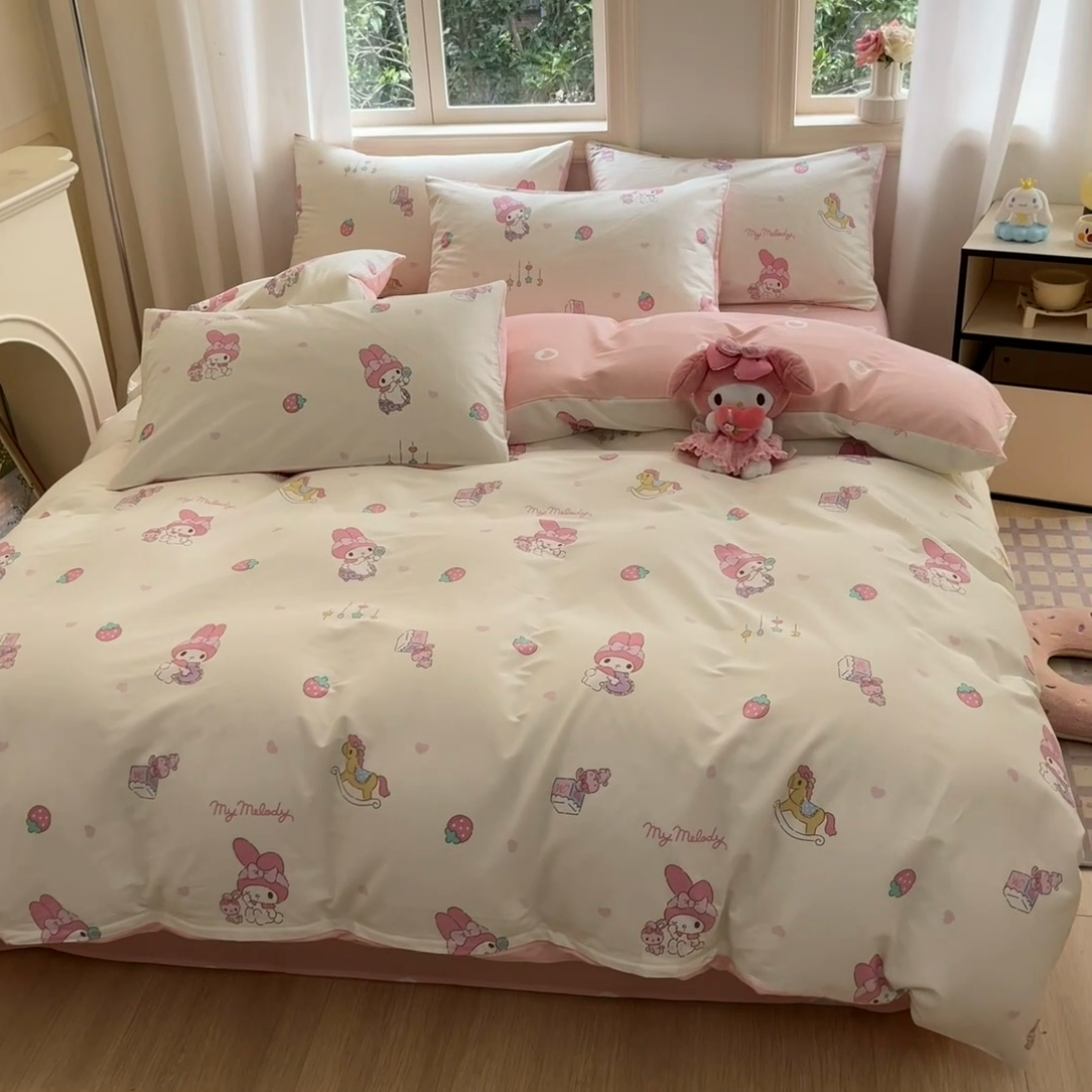 91家纺网 家纺一手货源 找家纺 博雅 2024新款三丽鸥全棉印花卡通四件套 游乐园木马美乐蒂