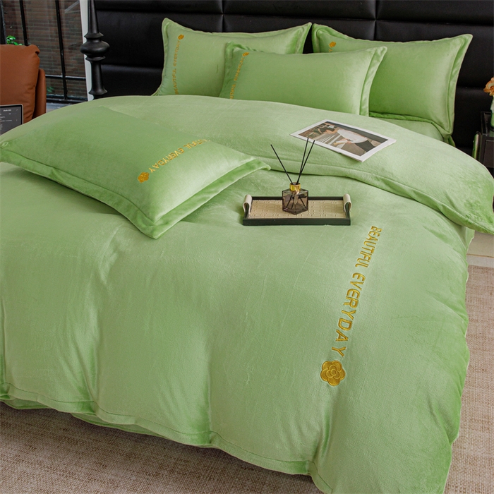 91家纺网 家纺一手货源 找家纺 神州川 2024直播爆款高克重保暖加厚纯色刺绣牛奶绒四件套- 邂逅-果绿