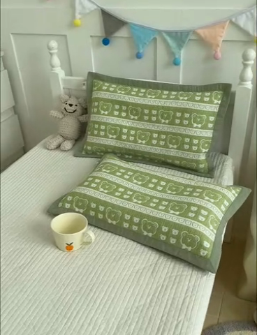 91家纺网 家纺一手货源 找家纺 2024新品色织立体提花全棉三层纱布夹棉枕套 小熊-绿