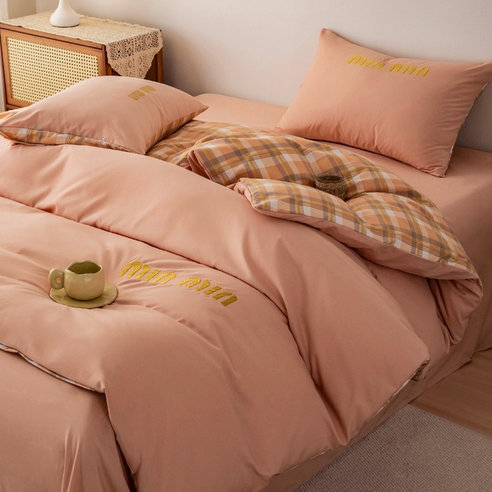 91家纺网 家纺一手货源 找家纺 富宁家纺 2025新款青春格子纯色双拼学生宿舍三件套四件套 粉色