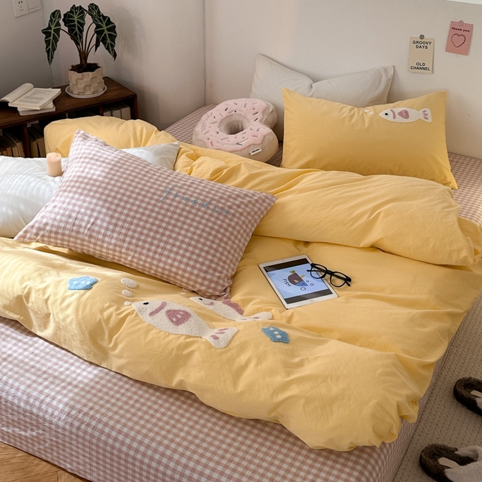 91家纺网 家纺一手货源 找家纺 洋铭区（原狠狠爱）2024新款水洗棉毛巾绣四件套 逍遥鱼儿