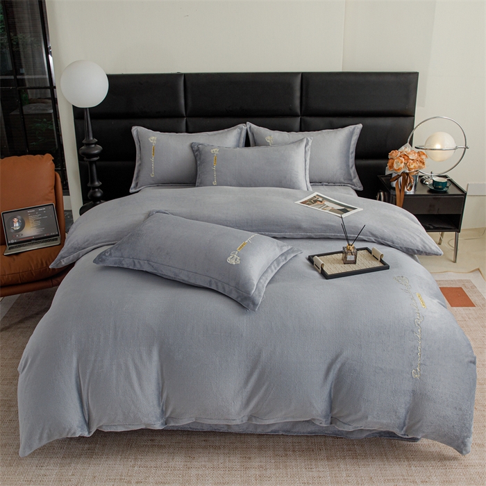 91家纺网 家纺一手货源 找家纺 神州川 2024直播爆款高克重保暖加厚纯色刺绣牛奶绒四件套-遇见-浅灰