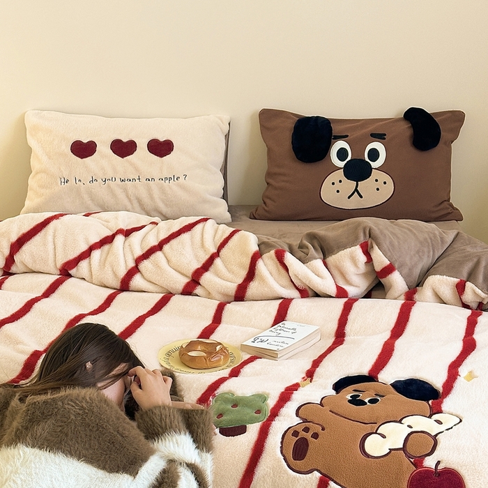 91家纺网 家纺一手货源 找家纺 黛舒家居 2024新款兔兔绒牛奶绒四件套 面包熊