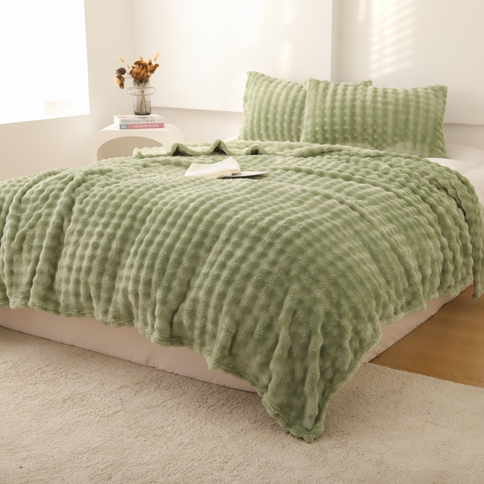 91家纺网 家纺一手货源 找家纺 同田家纺  2024新款A类纯色兔绒毛毯 清新绿