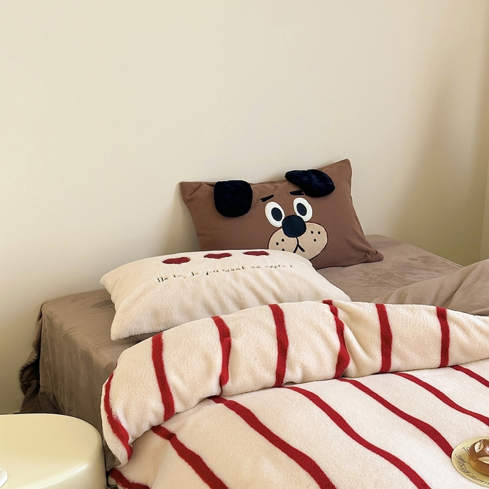 91家纺网 家纺一手货源 找家纺 黛舒家居 2024新款兔兔绒牛奶绒四件套 面包熊