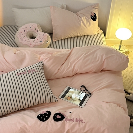 洋铭区（原狠狠爱）2024新款水洗棉毛巾绣四件套 元气莓莓