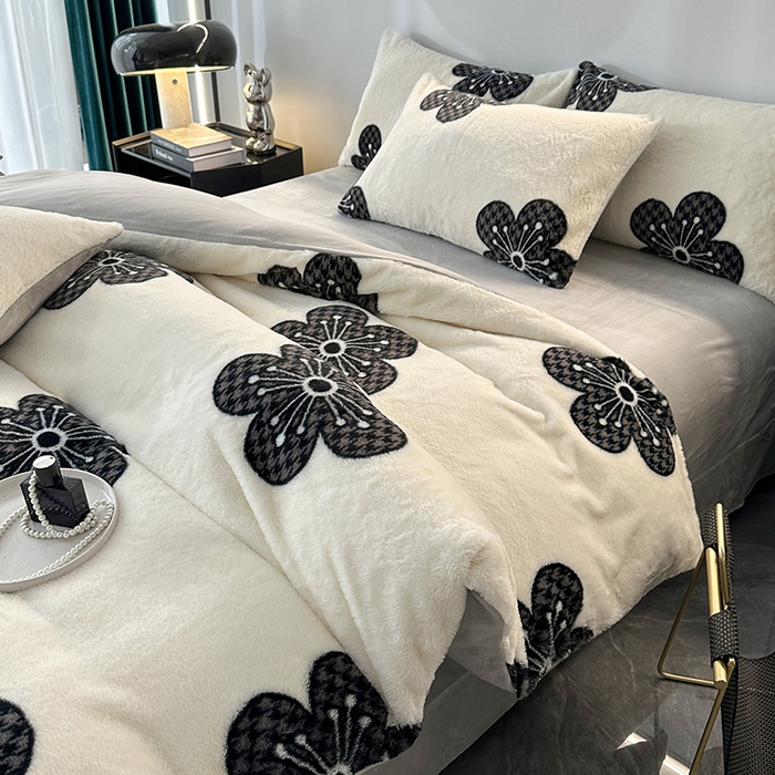 91家纺网 家纺一手货源 找家纺 富缦庭 2024新款标准8.5斤350克兔毛绒印花四件套 幸运花