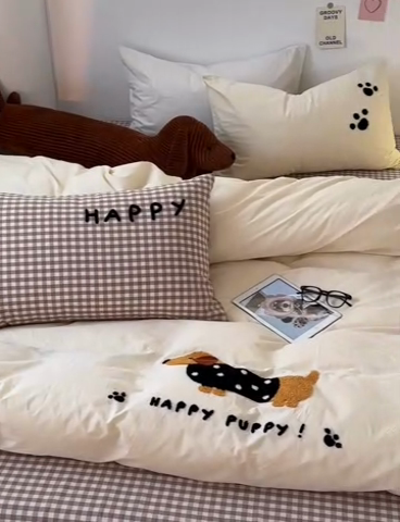 91家纺网 家纺一手货源 找家纺 洋铭区（原狠狠爱）2024新款水洗棉毛巾绣四件套 腊肠小狗狗