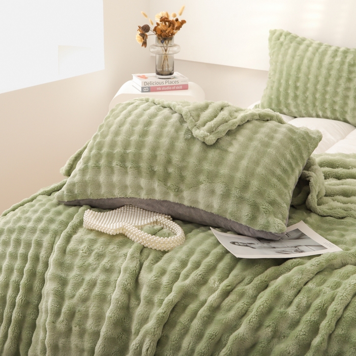 91家纺网 家纺一手货源 找家纺 同田家纺  2024新款A类纯色兔绒毛毯 清新绿