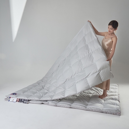 （总）岚司羽 2024新款全棉95%优质白鹅绒抗菌子母被--模特