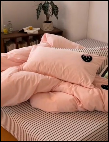 91家纺网 家纺一手货源 找家纺 洋铭区（原狠狠爱）2024新款水洗棉毛巾绣四件套 元气莓莓