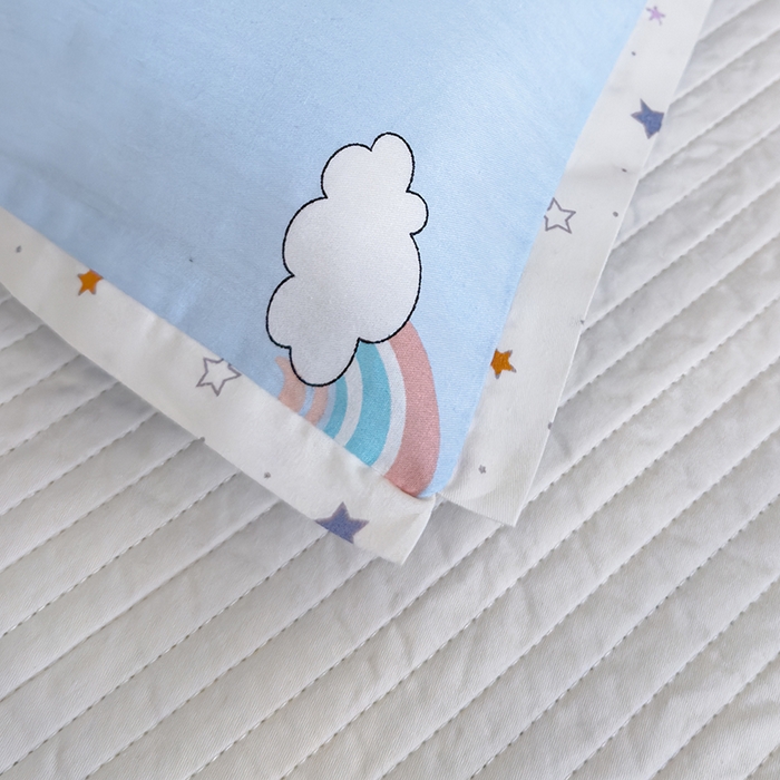 91家纺网 家纺一手货源 找家纺 2024新款A类133x72铂金全棉枕套枕头枕芯七彩童年系列 枕套+枕芯-棚拍图 彩云之巅