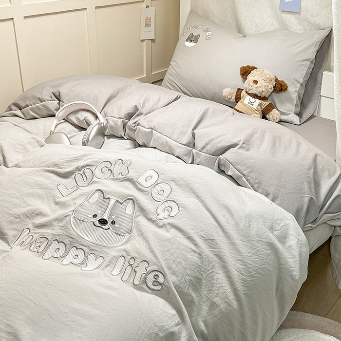 91家纺网 家纺一手货源 找家纺 梦舒羽 2025新款ins卡通可爱小狗刺绣水洗棉磨毛学生宿舍三件套居家四件套 小八嘎-浅灰