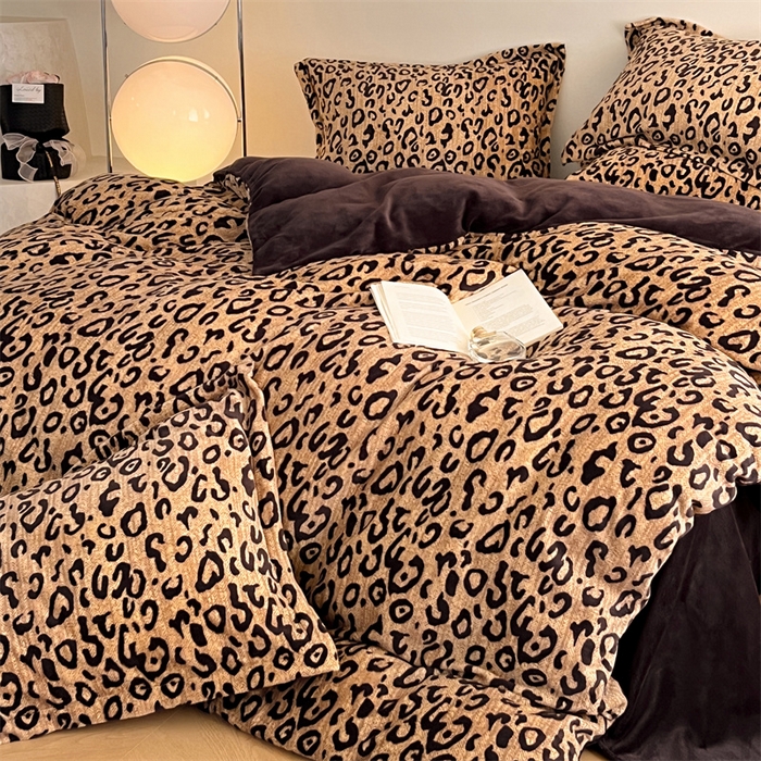 91家纺网 家纺一手货源 找家纺 启程家纺 2024新款A类牛奶绒轻奢大牌风四件套 豹纹