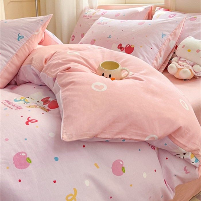 91家纺网 家纺一手货源 找家纺 博雅 2024新款三丽鸥全棉印花卡通四件套 小熊苹果KT