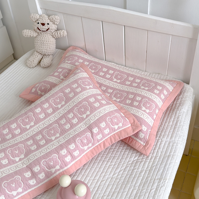 91家纺网 家纺一手货源 找家纺 2024新品色织立体提花全棉三层纱布夹棉枕套 小熊-粉