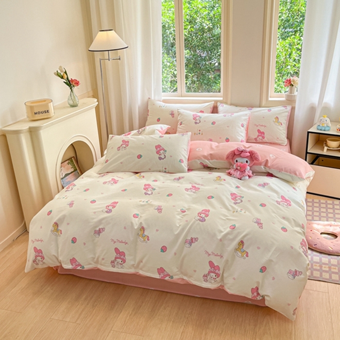 91家纺网 家纺一手货源 找家纺 博雅 2024新款三丽鸥全棉印花卡通四件套 游乐园木马美乐蒂