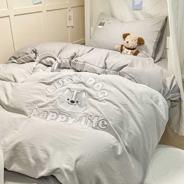 91家纺网 家纺一手货源 找家纺 梦舒羽 2025新款ins卡通可爱小狗刺绣水洗棉磨毛学生宿舍三件套居家四件套 小八嘎-浅灰