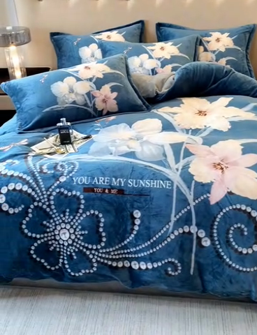 91家纺网 家纺一手货源 找家纺 喜梦缘 2025新款大版花卉牛奶绒四件套 国色天香