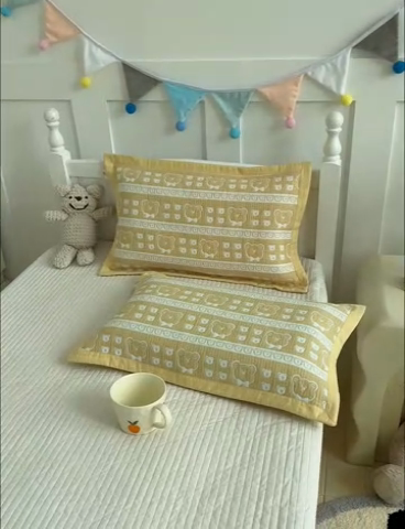 91家纺网 家纺一手货源 找家纺 2024新品色织立体提花全棉三层纱布夹棉枕套 小熊-黄