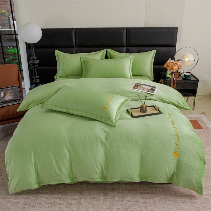 91家纺网 家纺一手货源 找家纺 神州川 2024直播爆款高克重保暖加厚纯色刺绣牛奶绒四件套- 邂逅-果绿