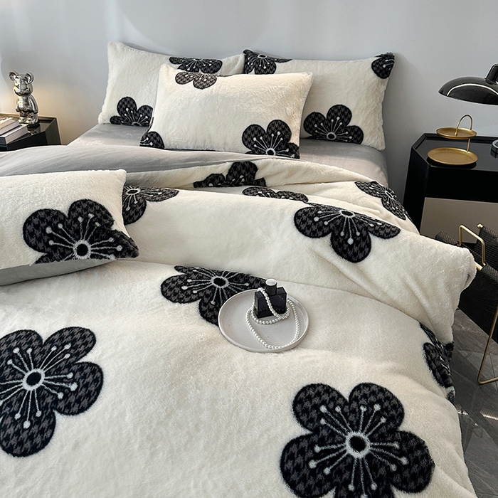 91家纺网 家纺一手货源 找家纺 富缦庭 2024新款标准8.5斤350克兔毛绒印花四件套 幸运花