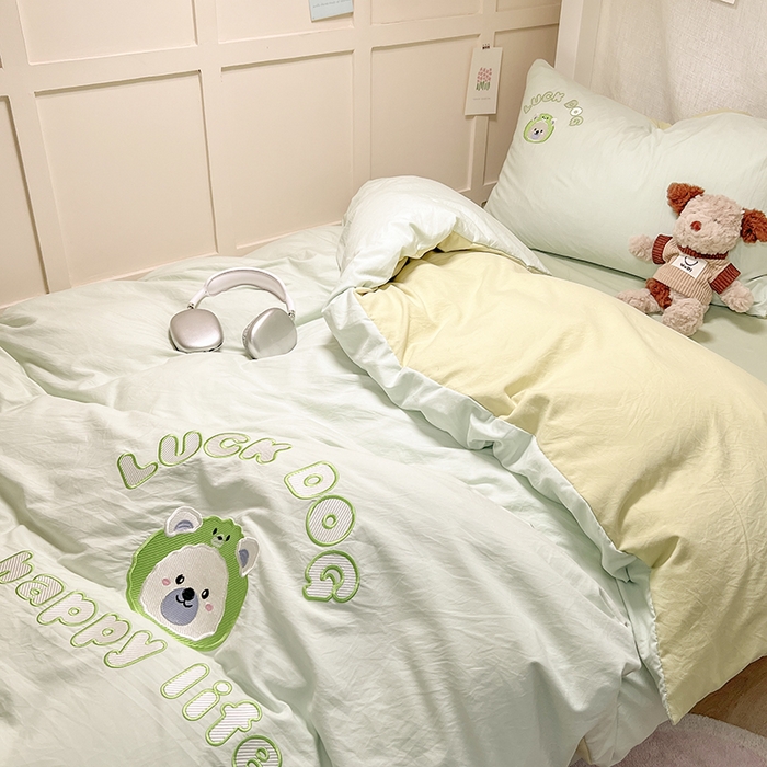 91家纺网 家纺一手货源 找家纺 梦舒羽 2025新款ins卡通可爱小狗刺绣水洗棉磨毛学生宿舍三件套居家四件套 小萨摩-果绿