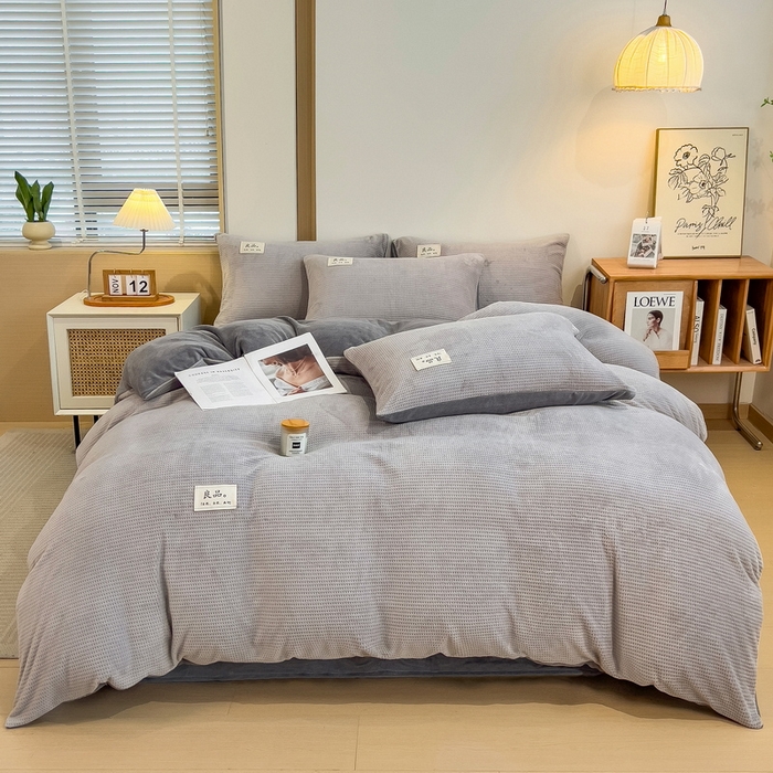 91家纺网 家纺一手货源 找家纺 丝羽坊 2024新款高克重3D立体雕花提花牛奶绒四件套 华夫格-浅灰