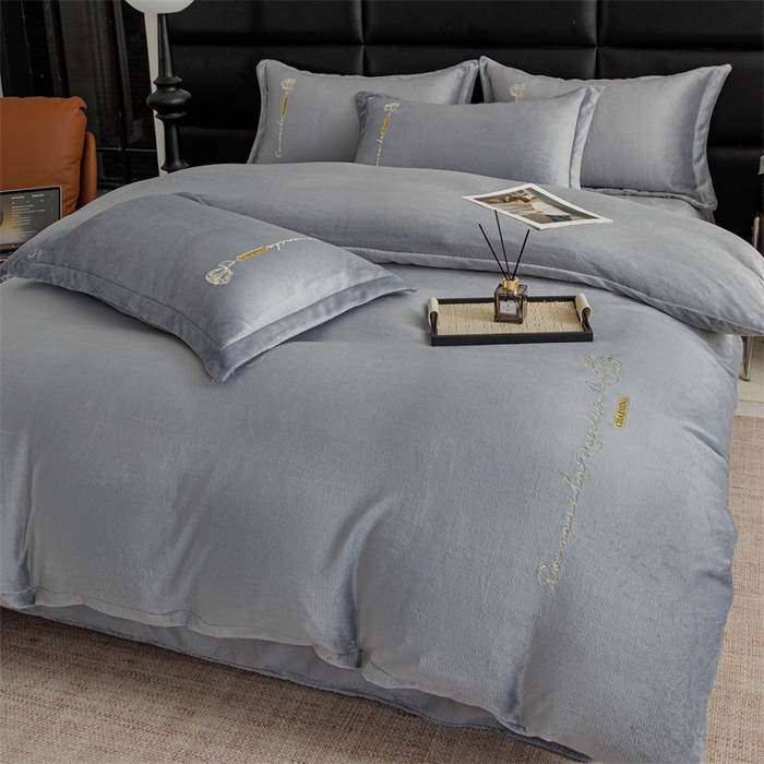 91家纺网 家纺一手货源 找家纺 神州川 2024直播爆款高克重保暖加厚纯色刺绣牛奶绒四件套-遇见-浅灰