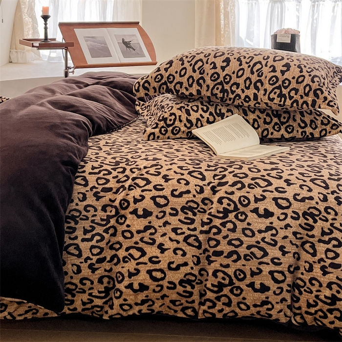 91家纺网 家纺一手货源 找家纺 启程家纺 2024新款A类牛奶绒轻奢大牌风四件套 豹纹