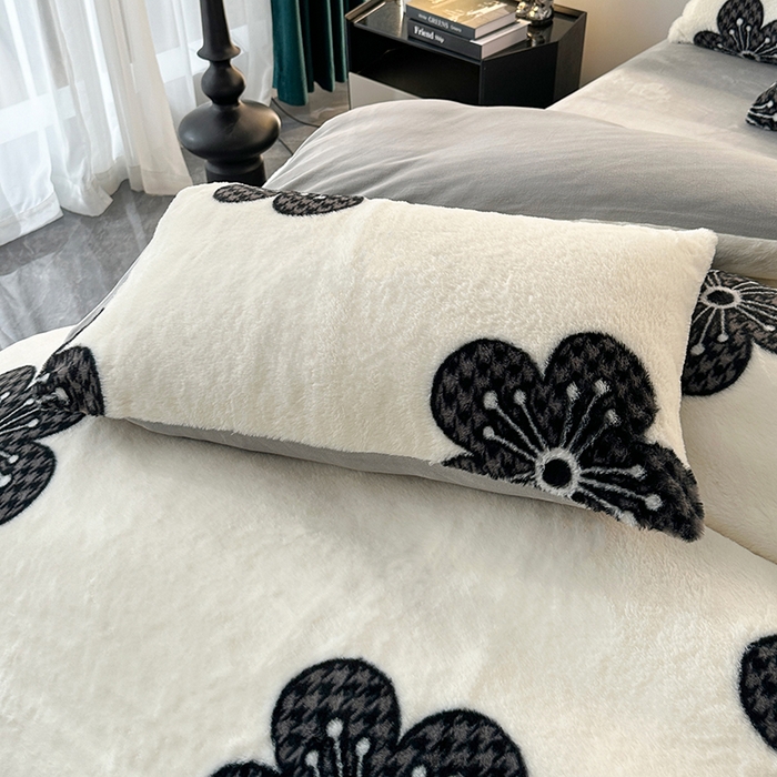 91家纺网 家纺一手货源 找家纺 富缦庭 2024新款标准8.5斤350克兔毛绒印花四件套 幸运花