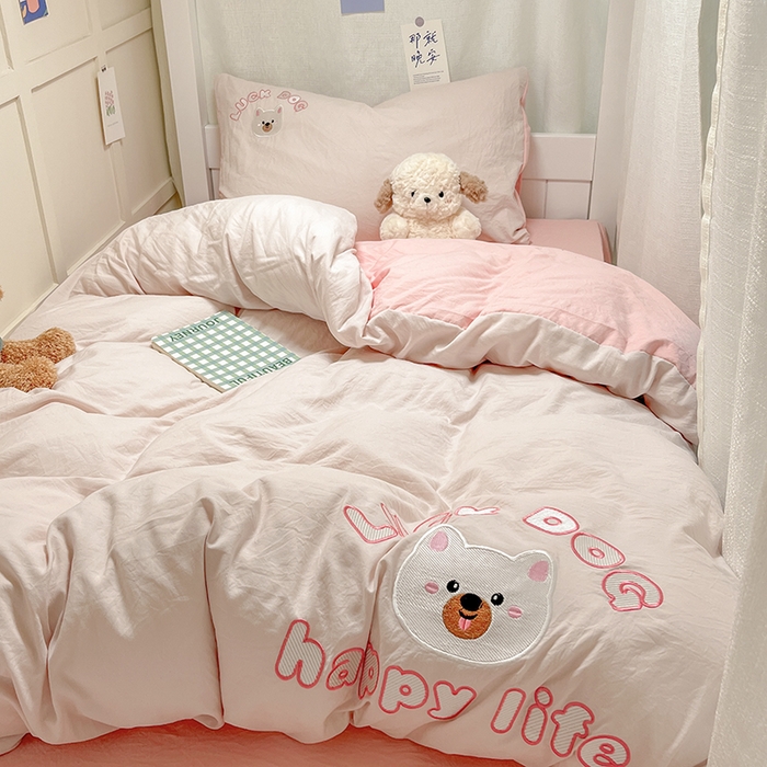 91家纺网 家纺一手货源 找家纺 梦舒羽 2025新款ins卡通可爱小狗刺绣水洗棉磨毛学生宿舍三件套居家四件套 小博美-少女粉