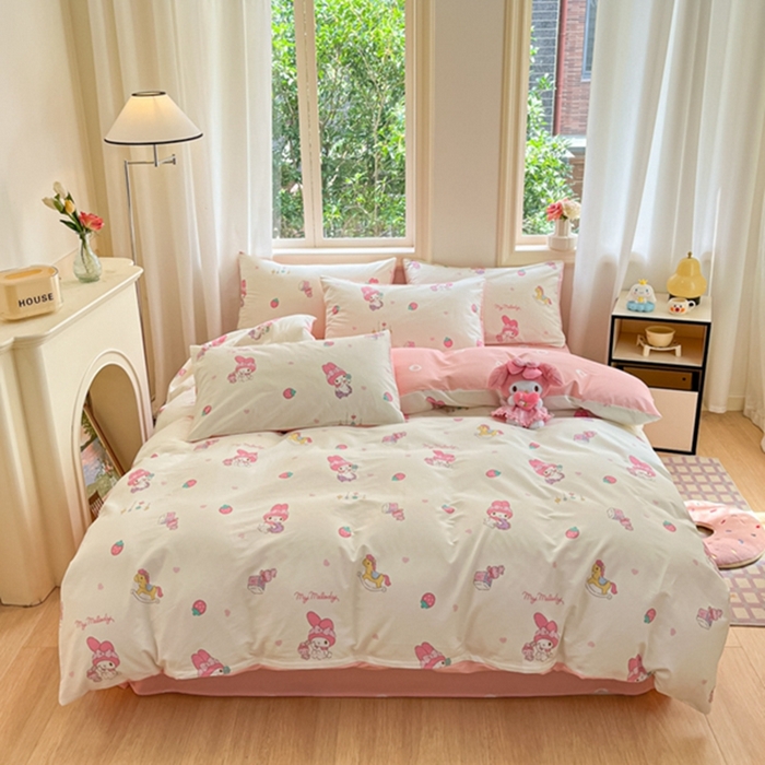 91家纺网 家纺一手货源 找家纺 博雅 2024新款三丽鸥全棉印花卡通四件套 游乐园木马美乐蒂