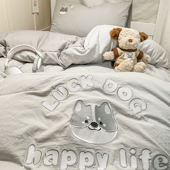 91家纺网 家纺一手货源 找家纺 梦舒羽 2025新款ins卡通可爱小狗刺绣水洗棉磨毛学生宿舍三件套居家四件套 小八嘎-浅灰