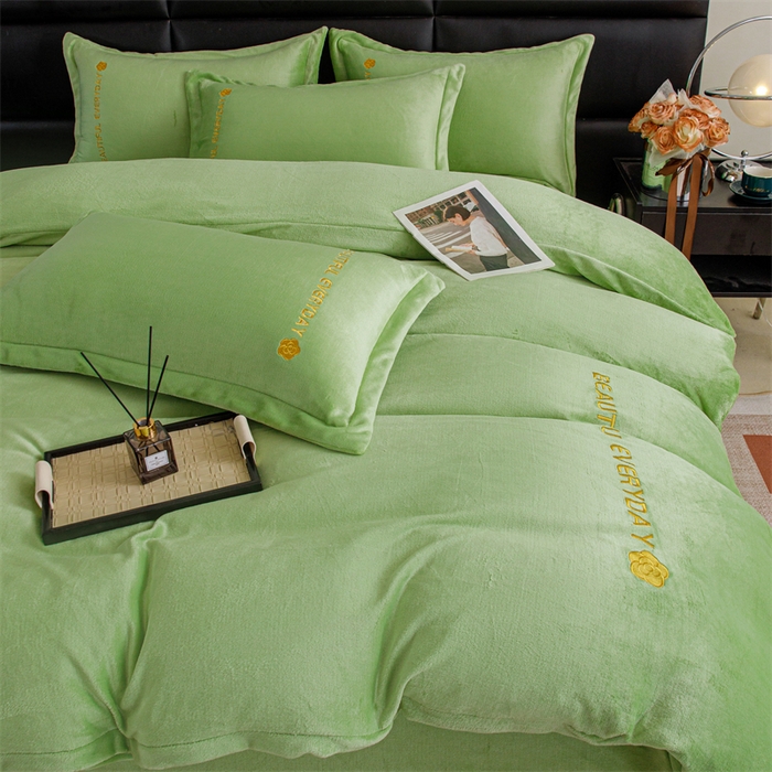 91家纺网 家纺一手货源 找家纺 神州川 2024直播爆款高克重保暖加厚纯色刺绣牛奶绒四件套- 邂逅-果绿