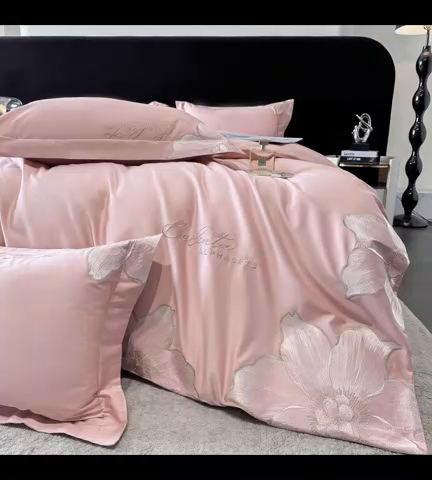 91家纺网 家纺一手货源 找家纺 宅家居 2024新款莫奈花园系列-轻奢小香风双面纯棉刺绣长绒棉四件套 莫奈花园-樱花粉