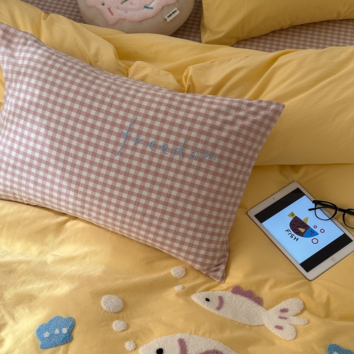 91家纺网 家纺一手货源 找家纺 洋铭区（原狠狠爱）2024新款水洗棉毛巾绣四件套 逍遥鱼儿