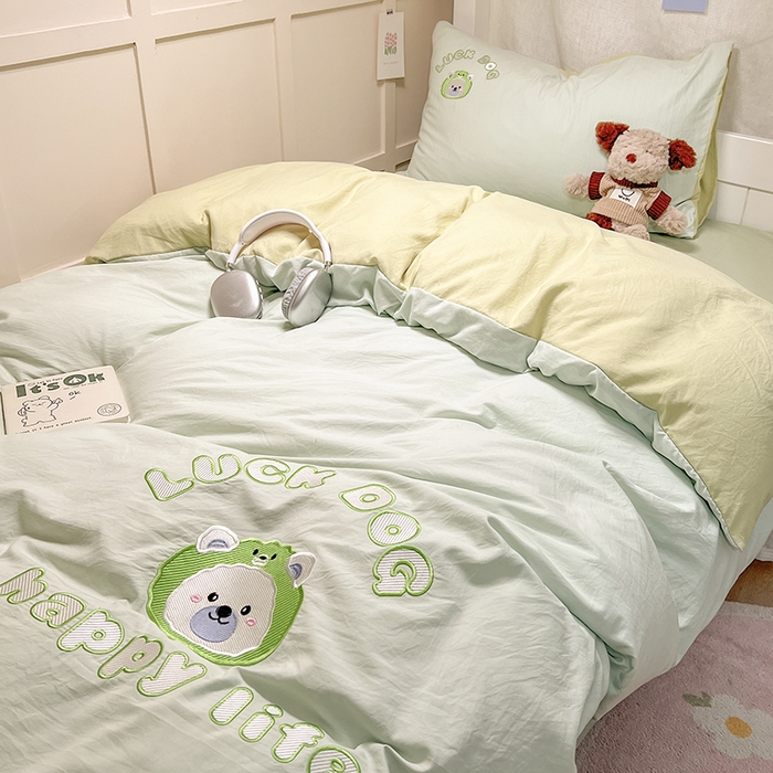 91家纺网 家纺一手货源 找家纺 梦舒羽 2025新款ins卡通可爱小狗刺绣水洗棉磨毛学生宿舍三件套居家四件套 小萨摩-果绿