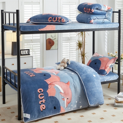 91家纺网 家纺一手货源 找家纺 雨洋家纺 2025新款学生季加厚保暖牛奶绒金貂绒婴儿宝宝学生三件套 小海豚