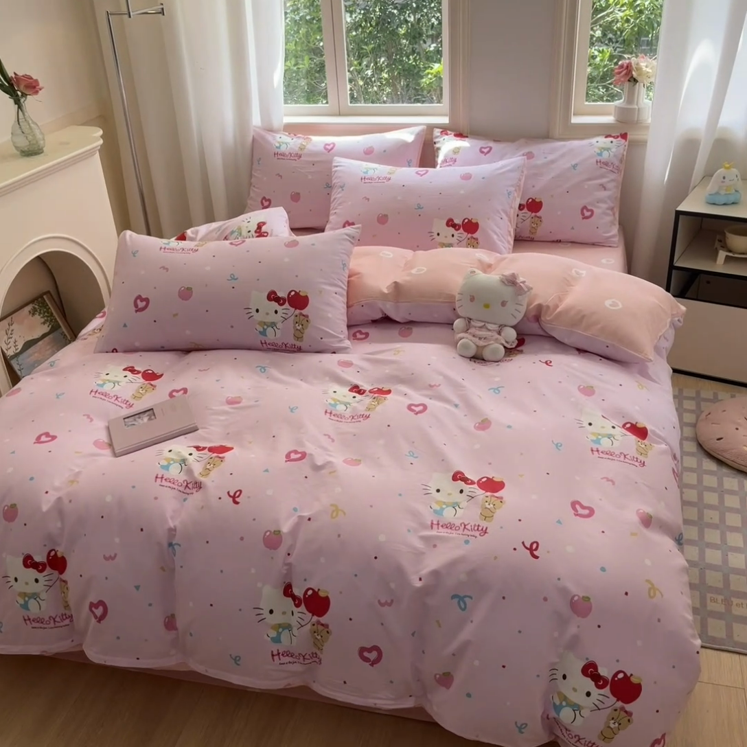 91家纺网 家纺一手货源 找家纺 博雅 2024新款三丽鸥全棉印花卡通四件套 小熊苹果KT