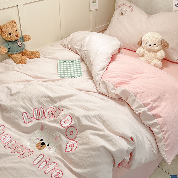 91家纺网 家纺一手货源 找家纺 梦舒羽 2025新款ins卡通可爱小狗刺绣水洗棉磨毛学生宿舍三件套居家四件套 小博美-少女粉