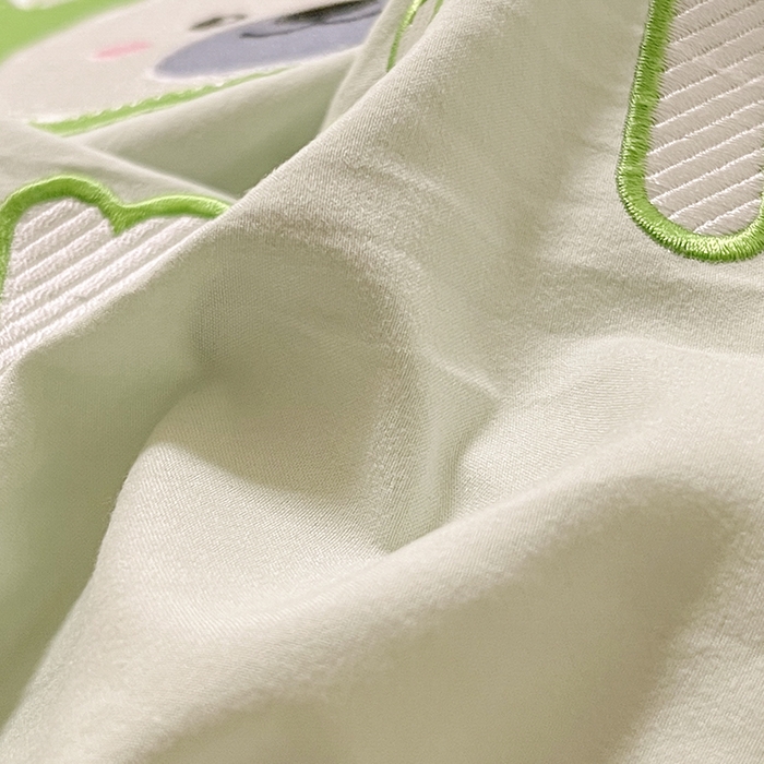 91家纺网 家纺一手货源 找家纺 梦舒羽 2025新款ins卡通可爱小狗刺绣水洗棉磨毛学生宿舍三件套居家四件套 小萨摩-果绿