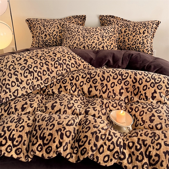 91家纺网 家纺一手货源 找家纺 启程家纺 2024新款A类牛奶绒轻奢大牌风四件套 豹纹