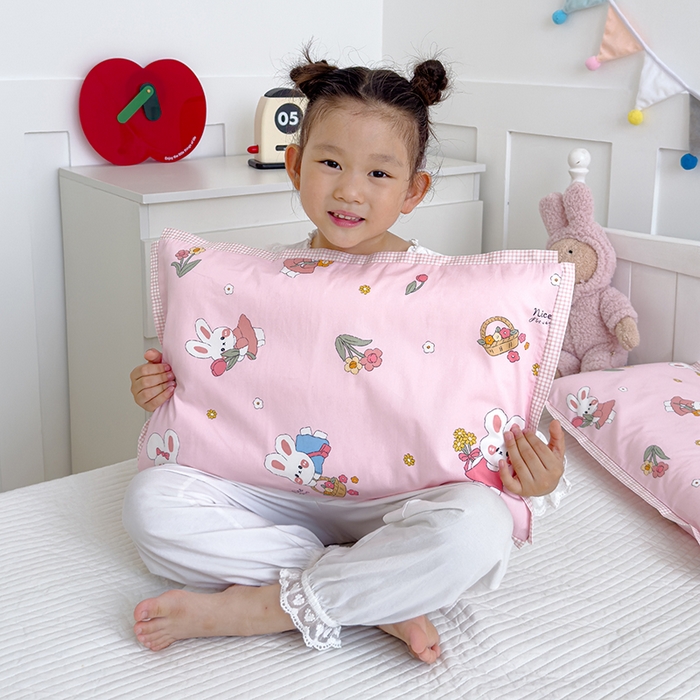 91家纺网 家纺一手货源 找家纺 2024新款A类133x72铂金全棉枕套枕头枕芯七彩童年系列 枕套+枕芯-棚拍图 仙女兔