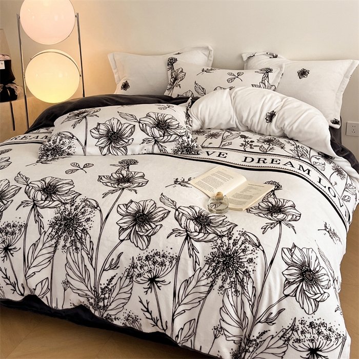 91家纺网 家纺一手货源 找家纺 启程家纺 2024新款A类牛奶绒轻奢大牌风四件套 黑白荷花