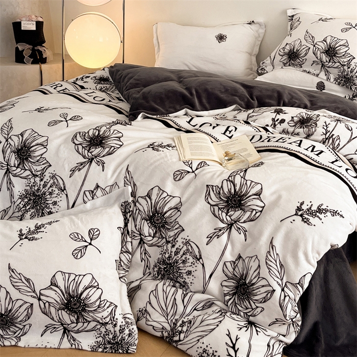 91家纺网 家纺一手货源 找家纺 启程家纺 2024新款A类牛奶绒轻奢大牌风四件套 黑白荷花