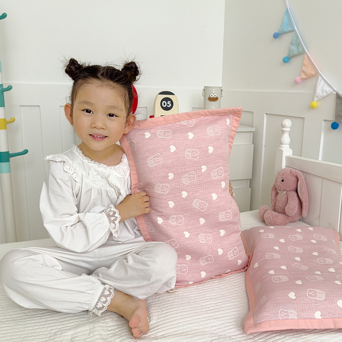 91家纺网 家纺一手货源 找家纺 2024新品色织立体提花全棉三层纱布夹棉枕套 小兔-粉